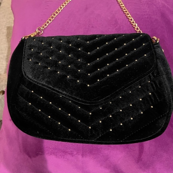 Urban Expressions Handbags - Urban Expressions Black Velvet Crossbody  Purse. Quilted w/Gold Studs & Chain.
